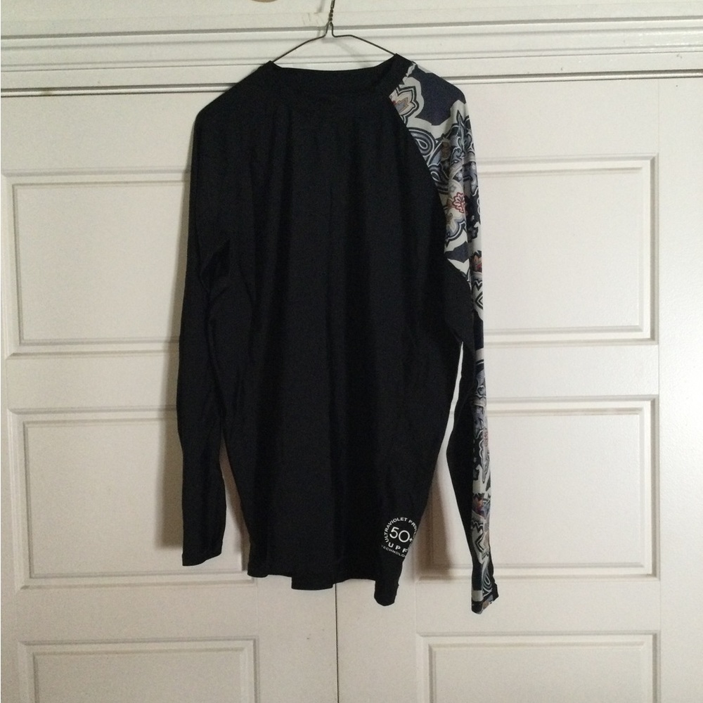 NWOT Huge Sports Rash Guard